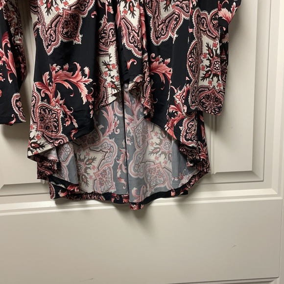 Venus Brand Cold Shoulder LS Top - Picture 6 of 7